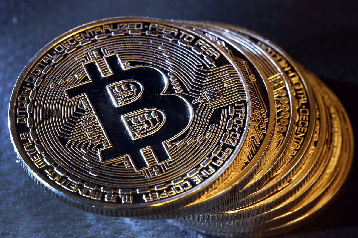 El bitcoin ya supera los 10 mil dólares