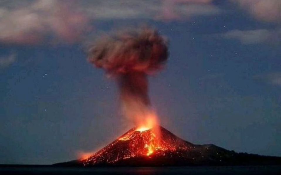 15 volcanes registran explosiones en una misma noche