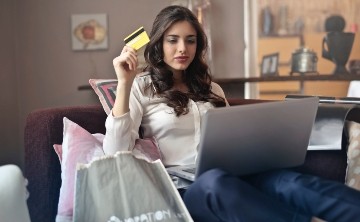 10 Trucos que las mujeres inteligentes hacen con su dinero, de Itzeel Gutiérrez.