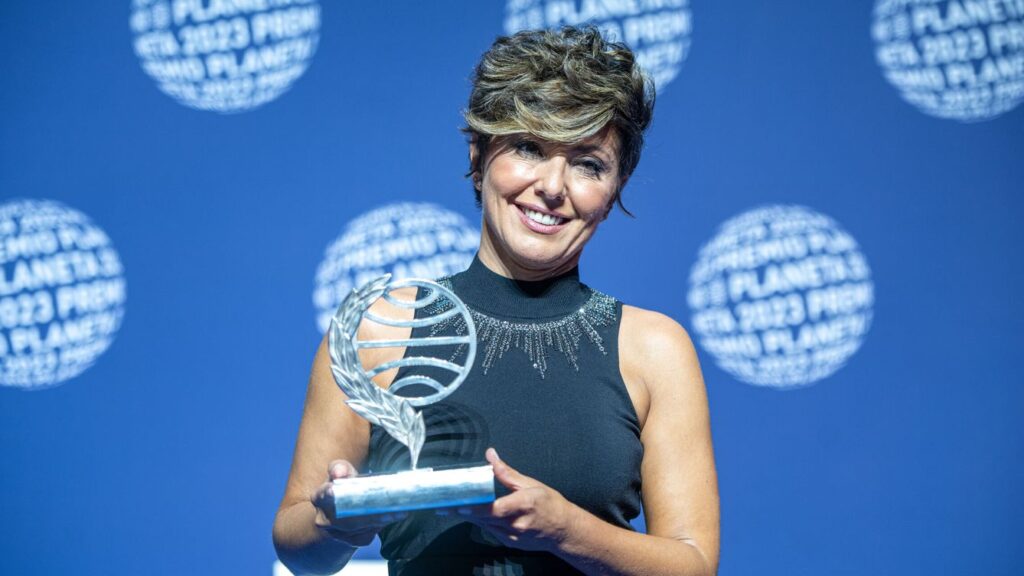 Ella es la ganadora del premio Planeta de novela 2023