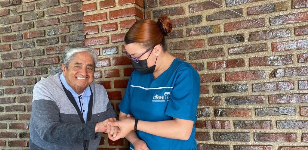 Atención a Adultos Mayores en México: Dignity, Innovación y Cuidado Integral de los Adultos Mayores
