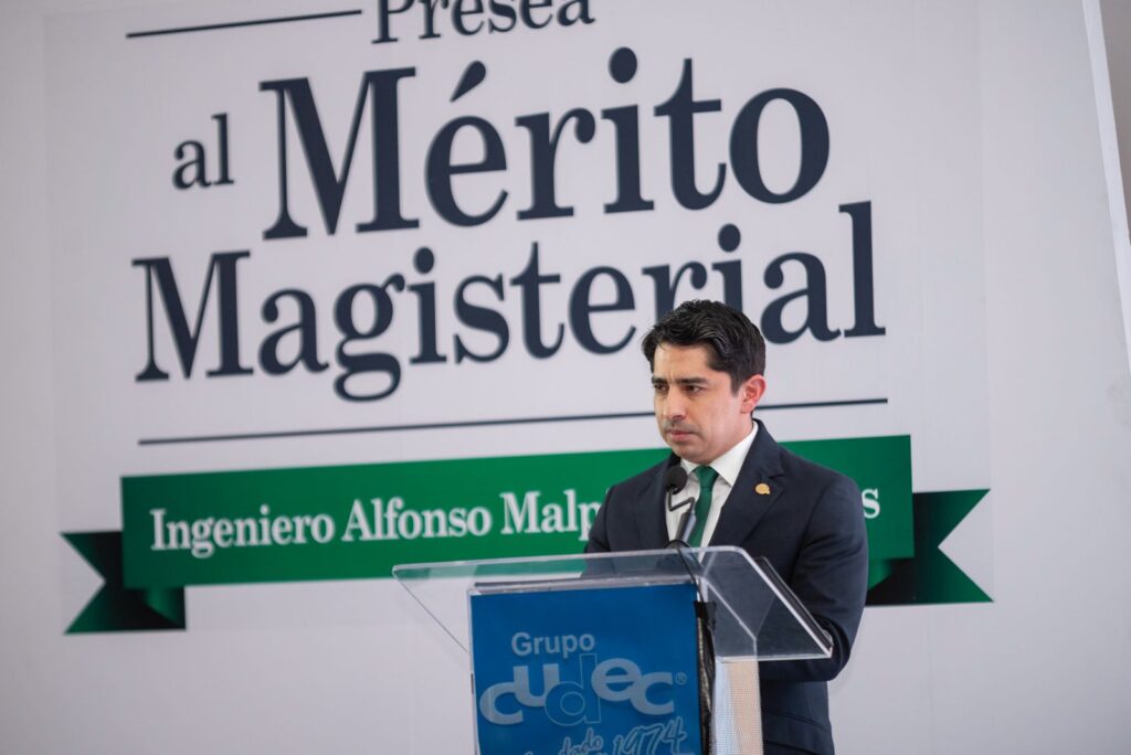 Reconocen la labor de maestros en el Estado de México