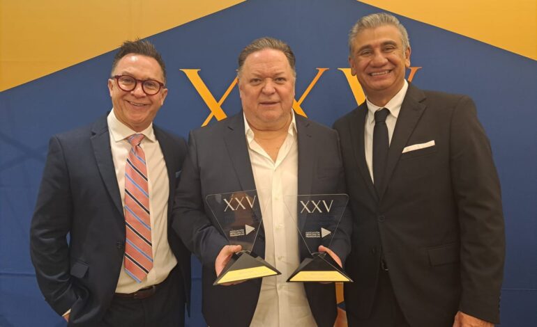 Wings Army recibe el Premio a Mejor Franquicia del año y mejor franquicia de alimentos y bebidas 2023, otorgado por la Asociación Mexicana de Franquicias