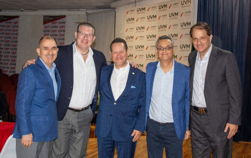 Presenta Miguel Obregón libro de «Empresas Familiares»