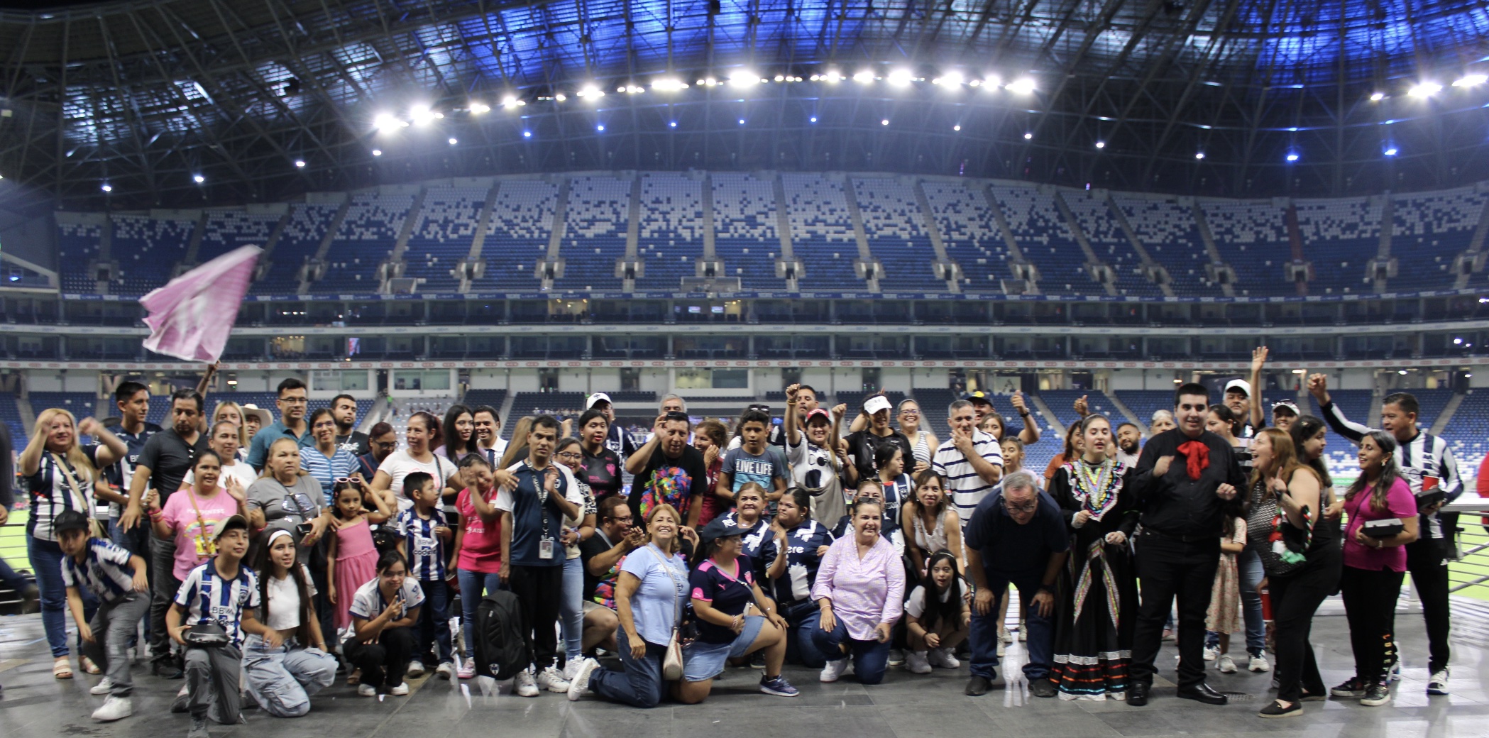 ArcelorMittal México invita al DIF Guadalupe a tarde futbolera con las Rayadas