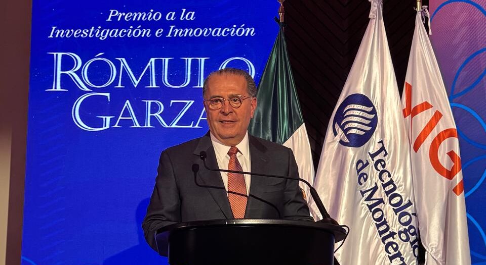 Eugenio Garza Herrera destaca el impulso a la ciencia en el Premio Rómulo Garza