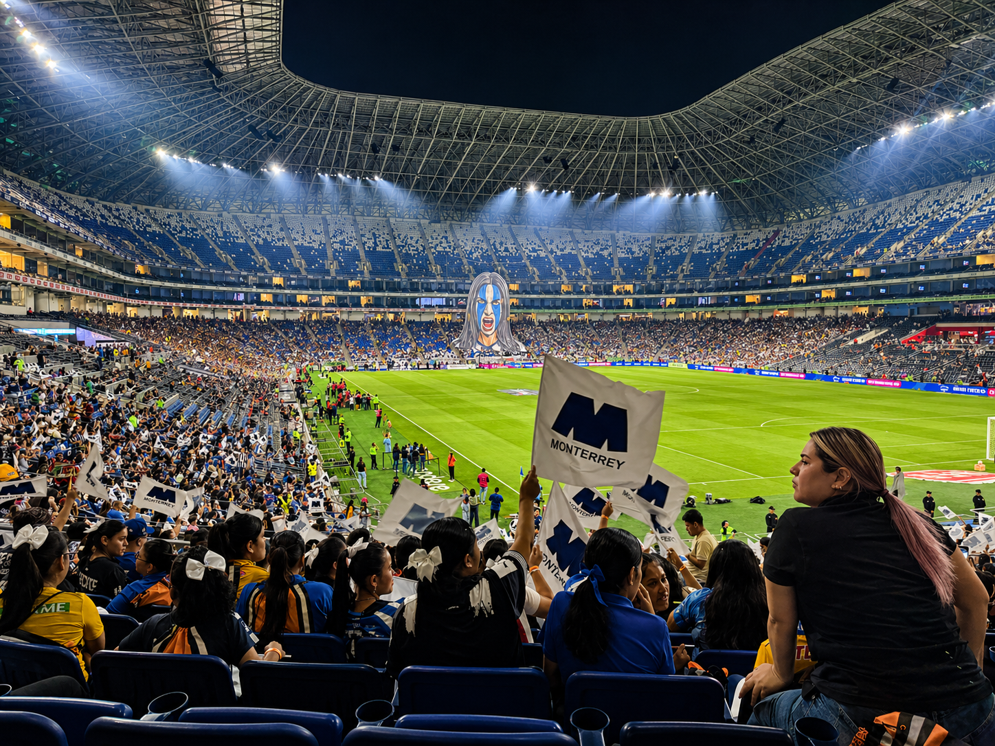 ArcelorMittal acerca a menores del DIF Capullos al Clásico de Rayadas en el estadio BBVA como parte de su compromiso social con el deporte